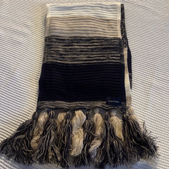 NWT Calvin Klein Knit Scarf - Picture 4 of 7